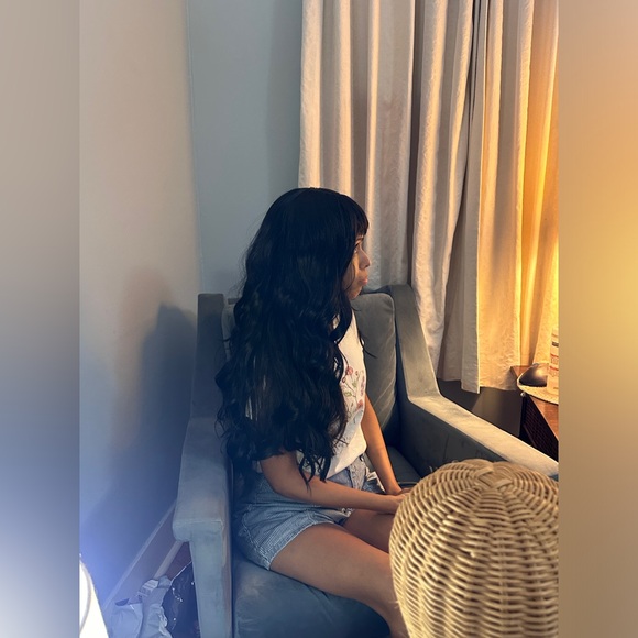 Unknown Amazon Black Wig Soft Synthetic Fibers with Trimmed Bangs - Only triedon - Picture 9 of 10